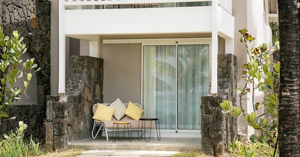 hotel-tropical_attitude-ile-maurice-seafront_room_chambre-deluxe-couple-02