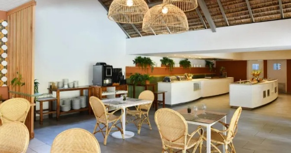 veranda-palmar-beach-hotel-ile-maurice-regatta-restaurant