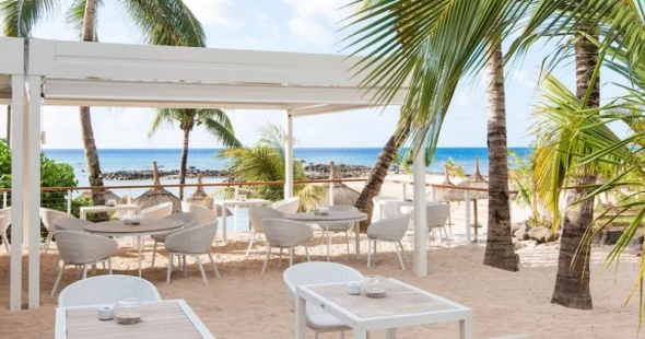 veranda-pointe-aux-biches-sandy-lane-bar-lazy-pool-ile-maurice_460802941
